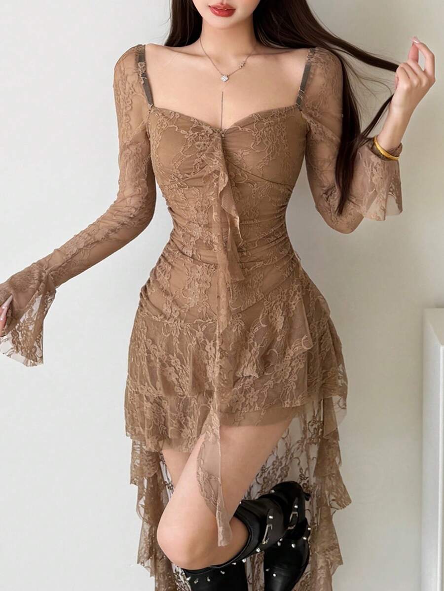Cloe-Vestido manga larga con cuello cuadrado de cintura alta, unicolor y con aplicaciones de encaje